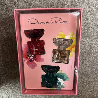 Oscar Oscar de la Renta gift set of 3 piece  by Oscar Oscar de la Renta